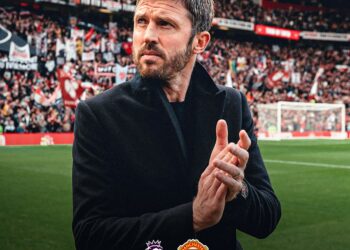 Micheal Carrick signs permanent deal at united