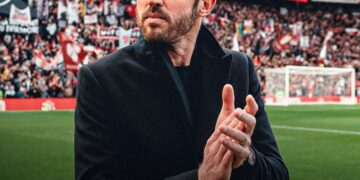 Micheal Carrick signs permanent deal at united
